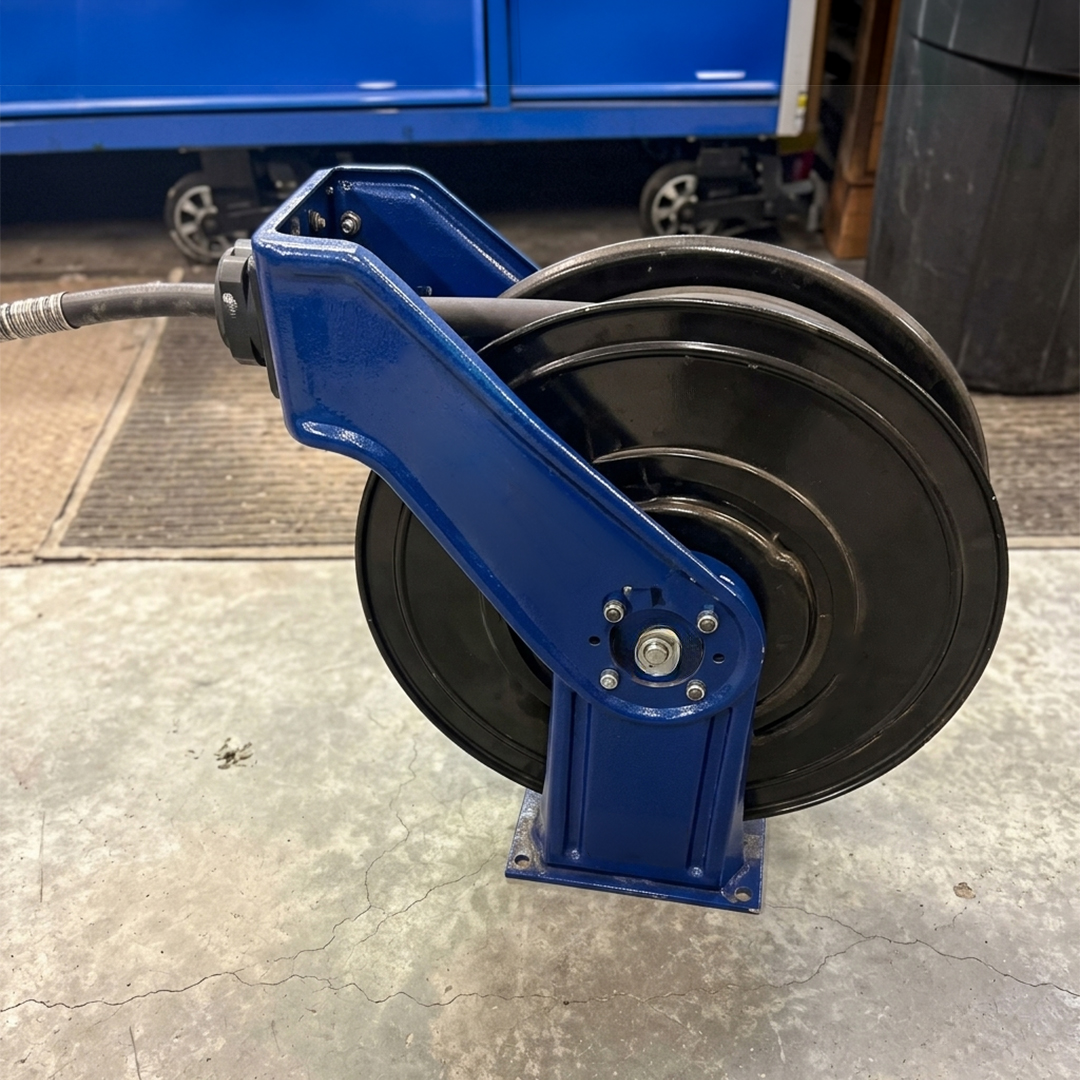 Carrete de Manguera de Alta Resistencia para Aceite Graco XD20 Azul (1/2 in x 50 ft, Doble Pedestal) - foto 4